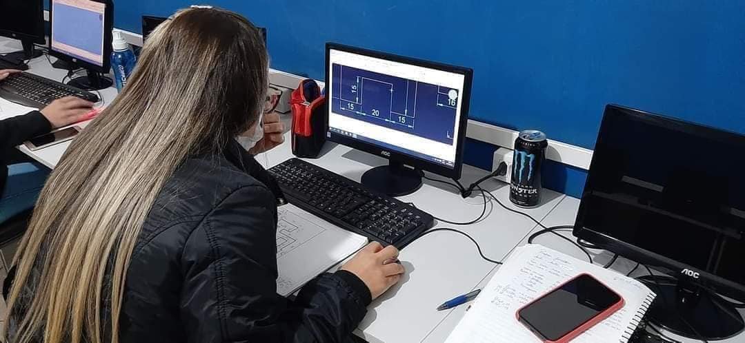 Alunos em laboratório